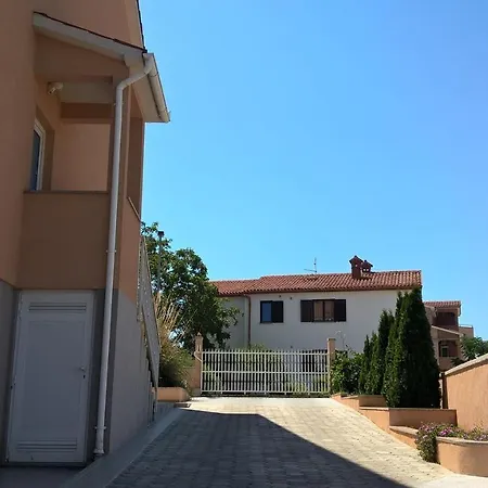 Apartman With A Parking Space - 11288 Pula